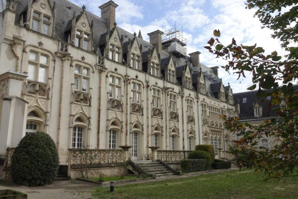 Charmant Studio Au Calme Tout Confort Dans Chateau Neo Gothique Proche Zenith Comet Orleans Parking Voiture Gratuit Wifi Haut Debit Rue Des Montees Eksteriør billede