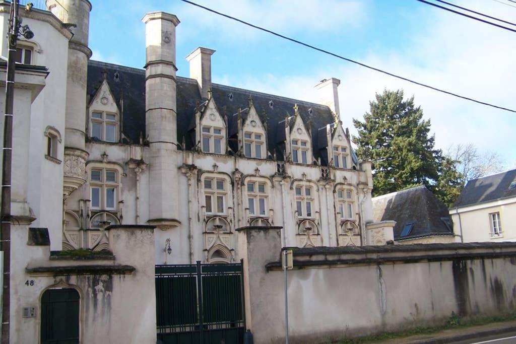 Charmant Studio Au Calme Tout Confort Dans Chateau Neo Gothique Proche Zenith Comet Orleans Parking Voiture Gratuit Wifi Haut Debit Rue Des Montees Eksteriør billede