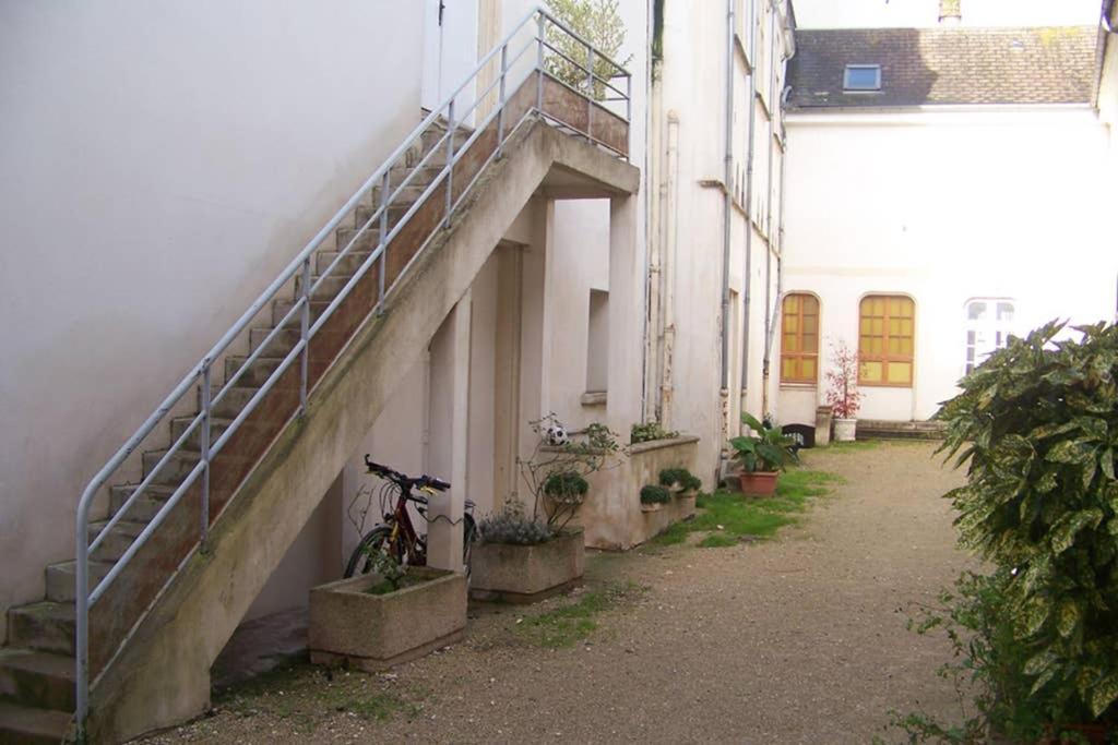 Charmant Studio Au Calme Tout Confort Dans Chateau Neo Gothique Proche Zenith Comet Orleans Parking Voiture Gratuit Wifi Haut Debit Rue Des Montees Eksteriør billede