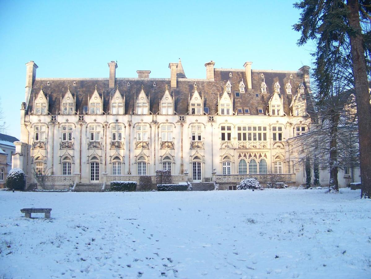 Charmant Studio Au Calme Tout Confort Dans Chateau Neo Gothique Proche Zenith Comet Orleans Parking Voiture Gratuit Wifi Haut Debit Rue Des Montees Eksteriør billede