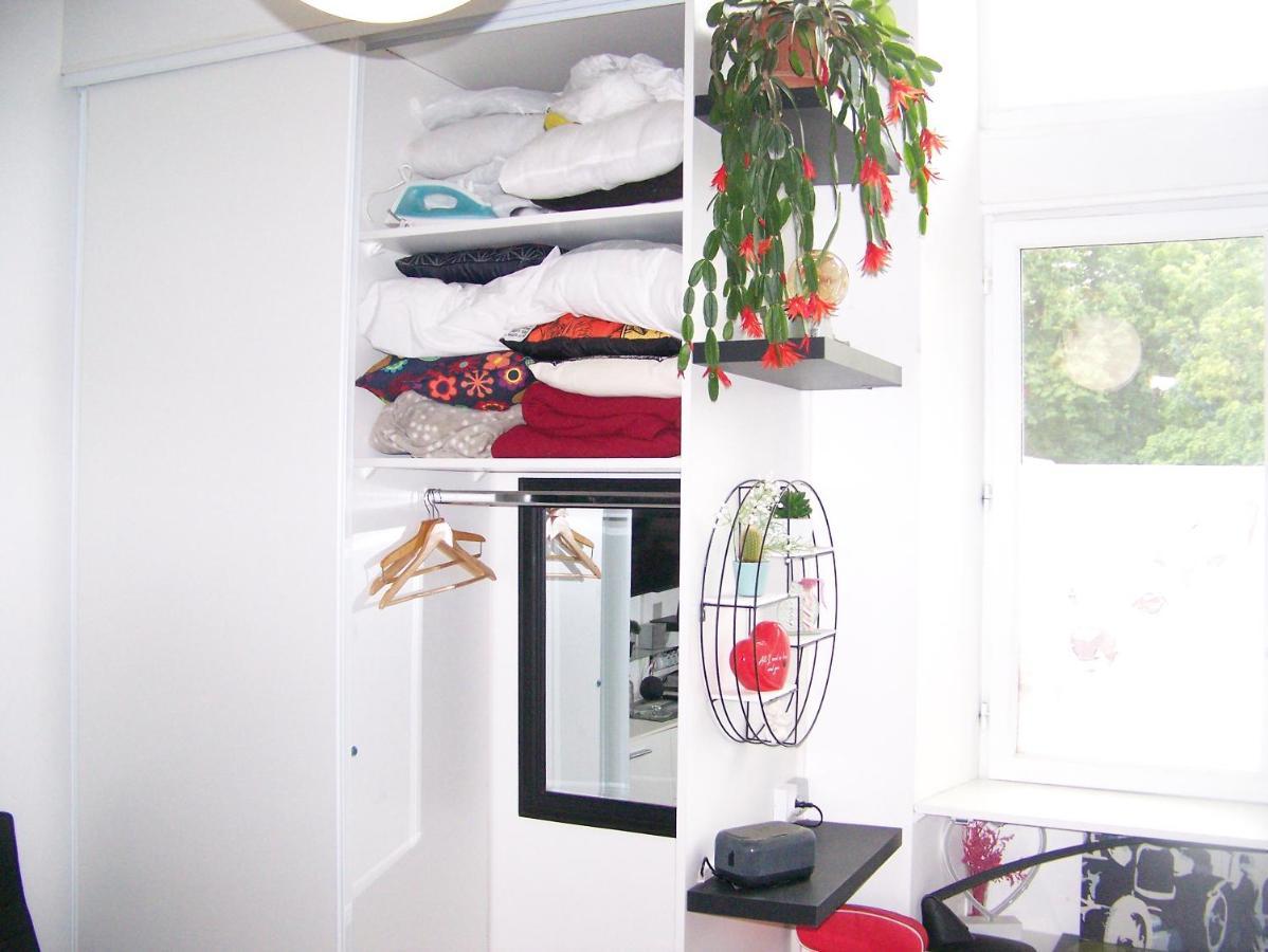 Charmant Studio Au Calme Tout Confort Dans Chateau Neo Gothique Proche Zenith Comet Orleans Parking Voiture Gratuit Wifi Haut Debit Rue Des Montees Eksteriør billede