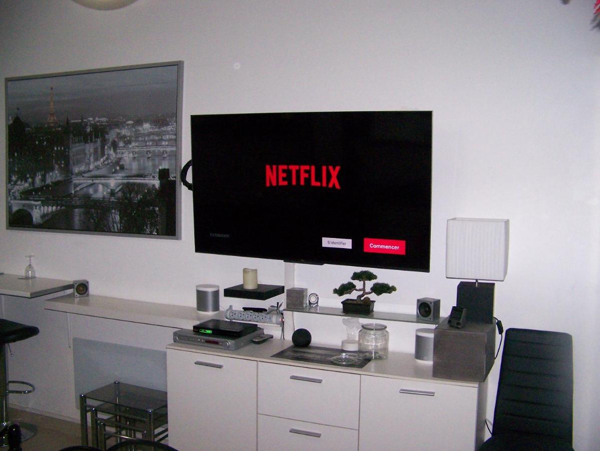 Charmant Studio Au Calme Tout Confort Dans Chateau Neo Gothique Proche Zenith Comet Orleans Parking Voiture Gratuit Wifi Haut Debit Rue Des Montees Eksteriør billede