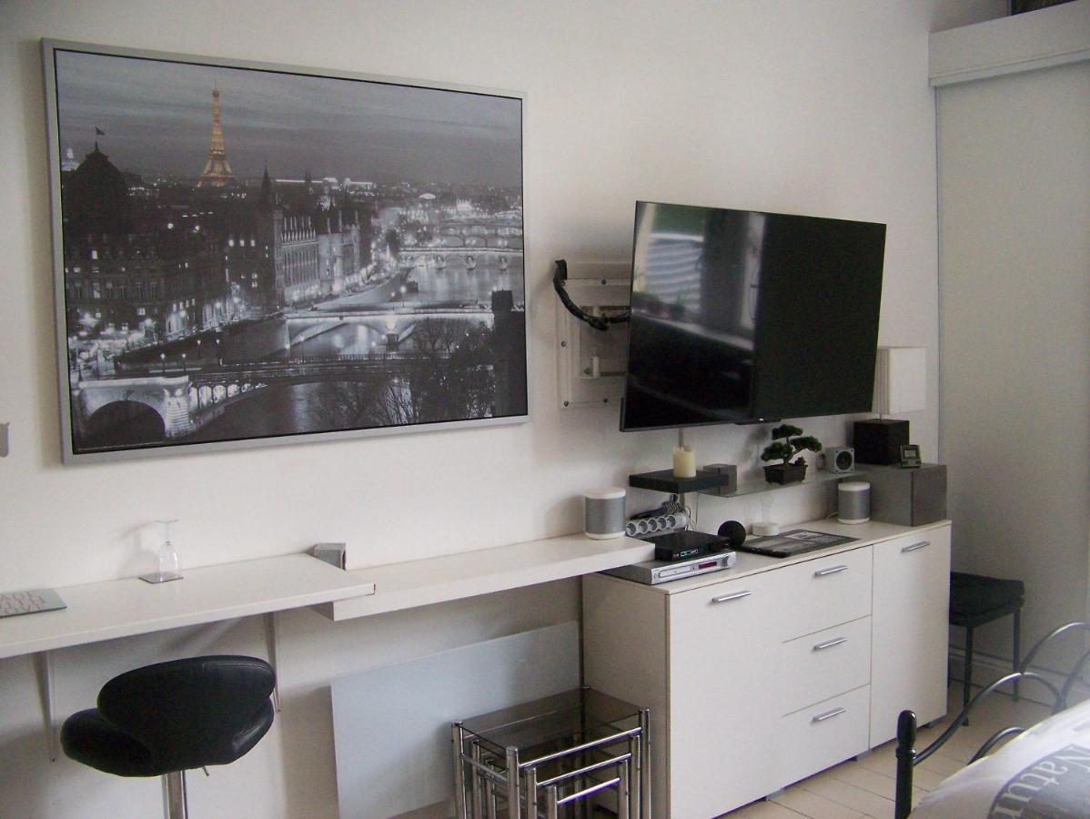 Charmant Studio Au Calme Tout Confort Dans Chateau Neo Gothique Proche Zenith Comet Orleans Parking Voiture Gratuit Wifi Haut Debit Rue Des Montees Eksteriør billede